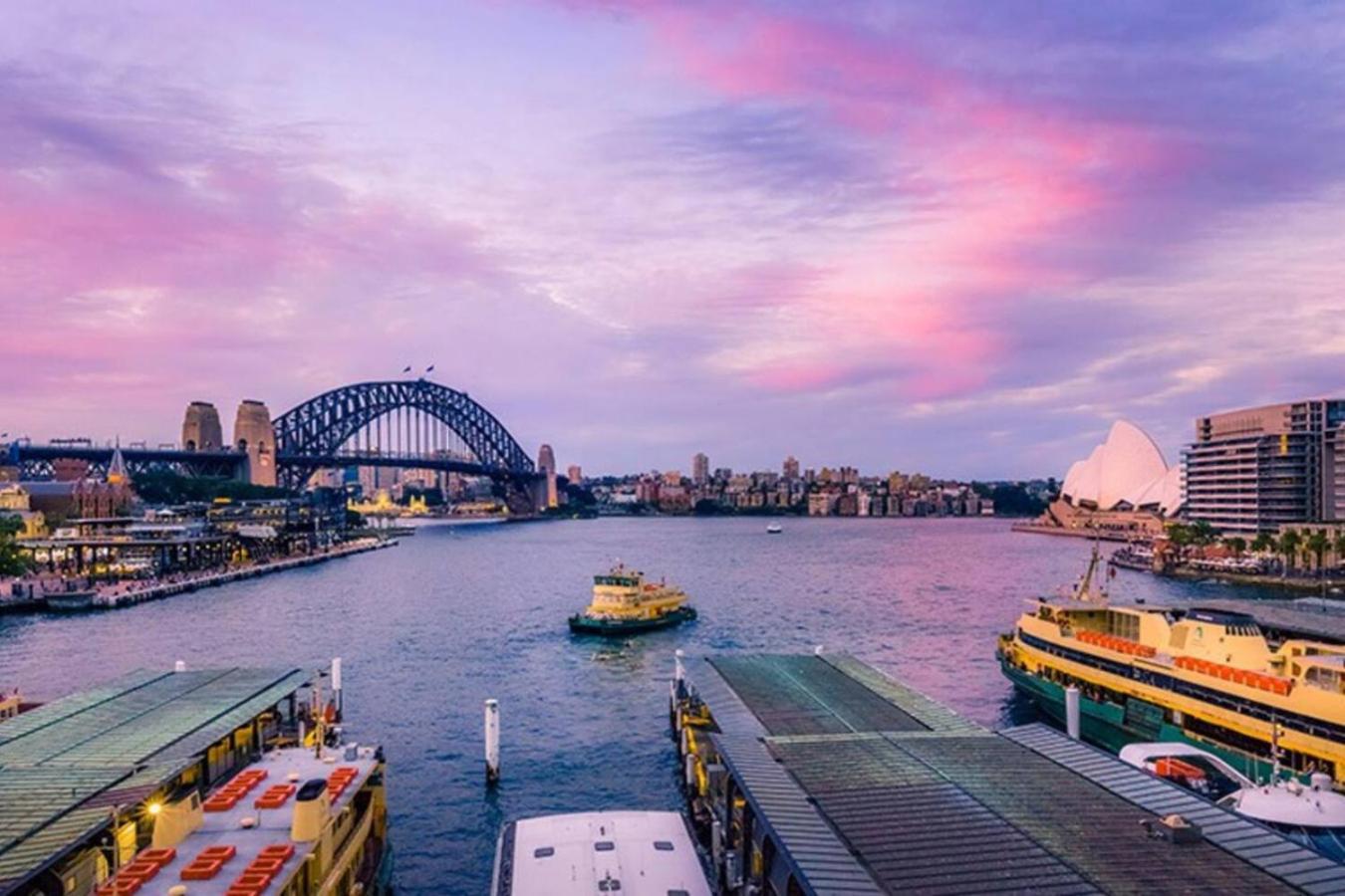 Bright And Spacious In Mcmahons Point * Sydney