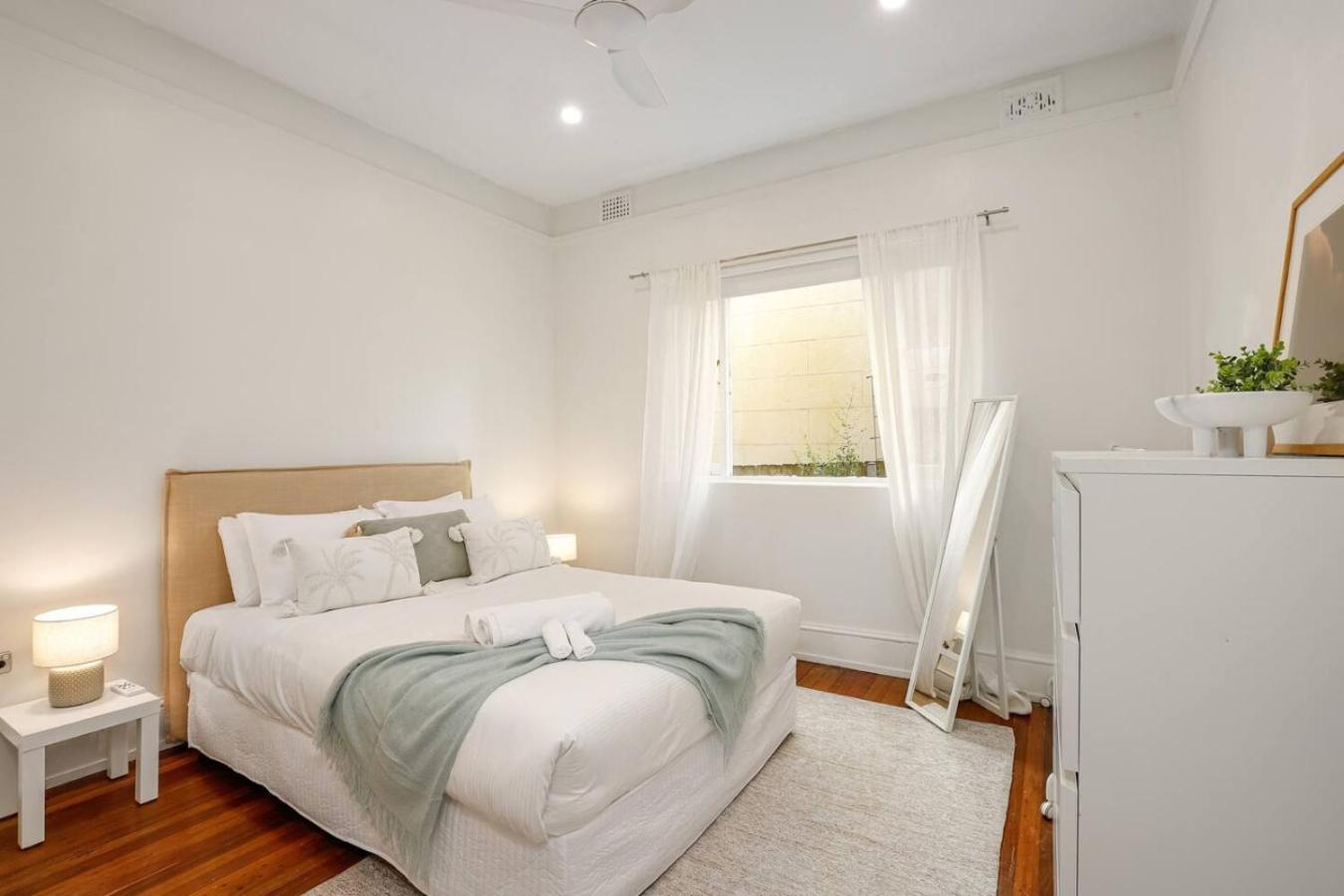 Bright And Spacious In Mcmahons Point *