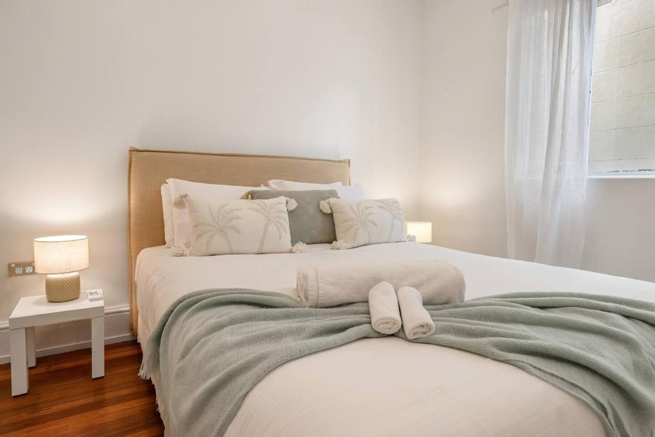 Bright And Spacious In Mcmahons Point Holiday home