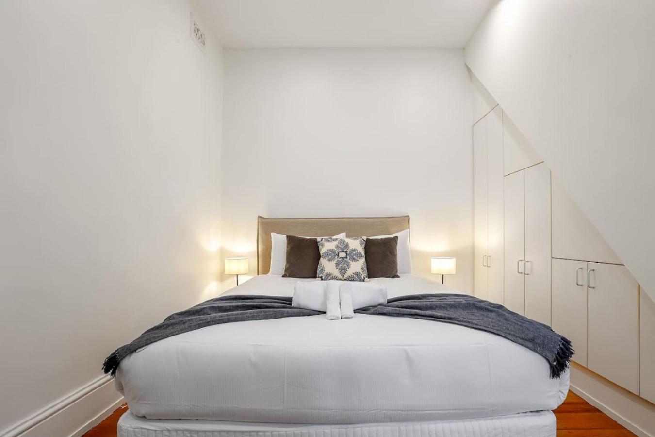 Holiday home Bright And Spacious In Mcmahons Point *